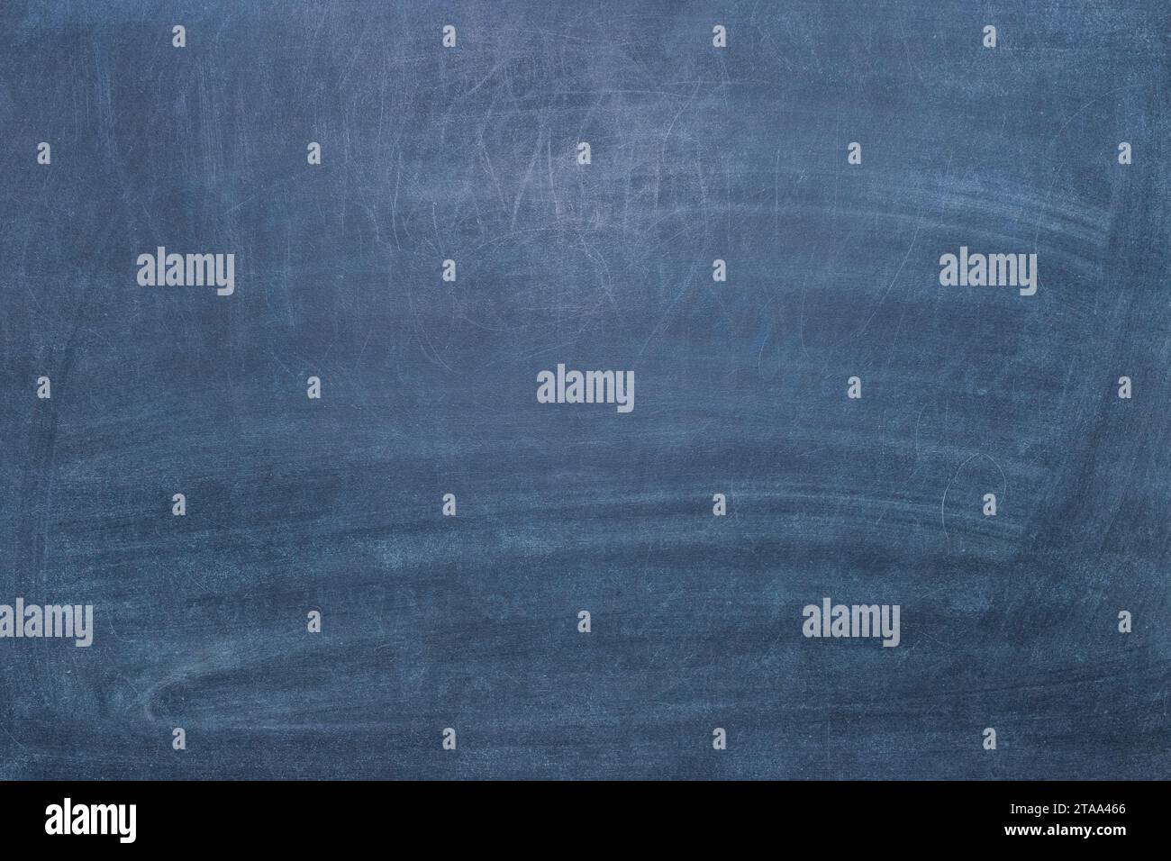 School Dirty Striaked Board Blank Space modèle texte Design Mock Up vide Cool Shade Bleu surface arrière-plan. Banque D'Images School Dirty Striaked Board Blank Space modèle texte Design Mock Up vide Cool Shade Bleu surface arrière-plan. Banque D'Images