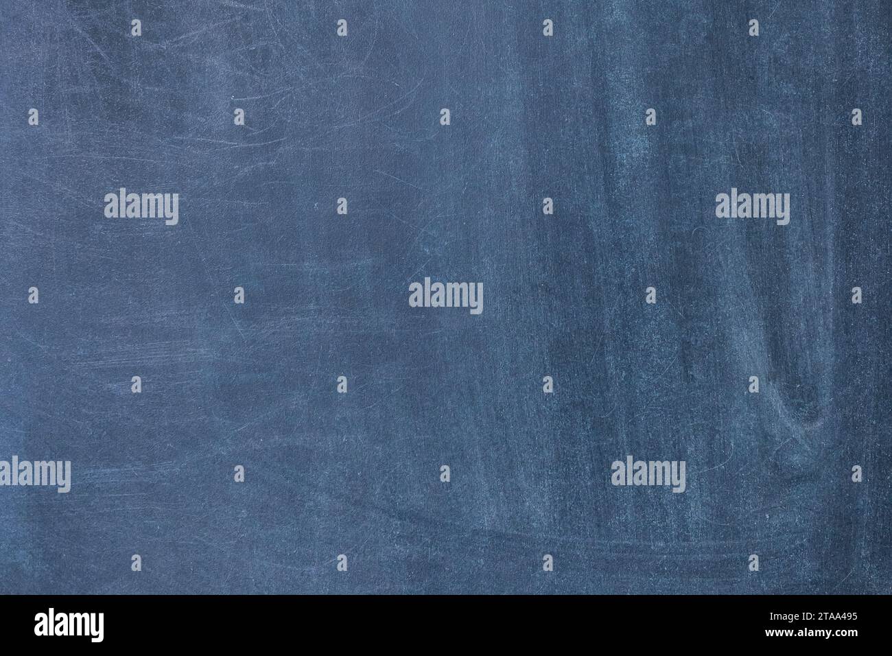 School Dirty Striaked Board modèle d'espace vide texte Design Mock Up vide Cool Shade Bleu surface arrière-plan, gros plan. Banque D'Images School Dirty Striaked Board modèle d'espace vide texte Design Mock Up vide Cool Shade Bleu surface arrière-plan, gros plan. Banque D'Images