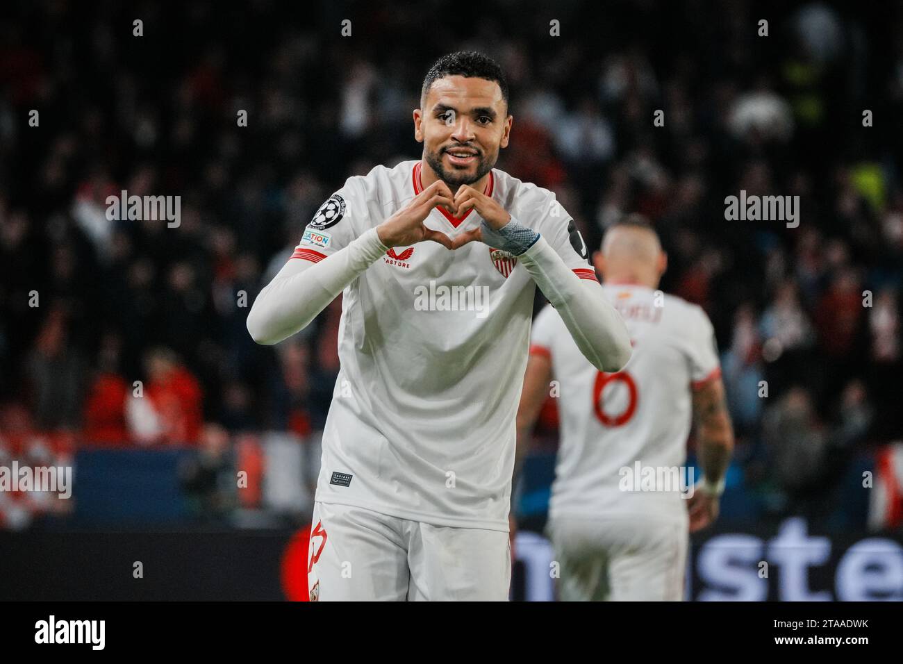 Séville, Espagne. 29 novembre 2023. Youssef en-Nesyri, de Séville, célèbre un but lors du match du groupe B de l'UEFA Champions League entre le Sevilla FC et le PSV Eindhoven à Séville, en Espagne, le 29 novembre 2023. Crédit : Zhang Yuheng/Xinhua/Alamy Live News Banque D'Images