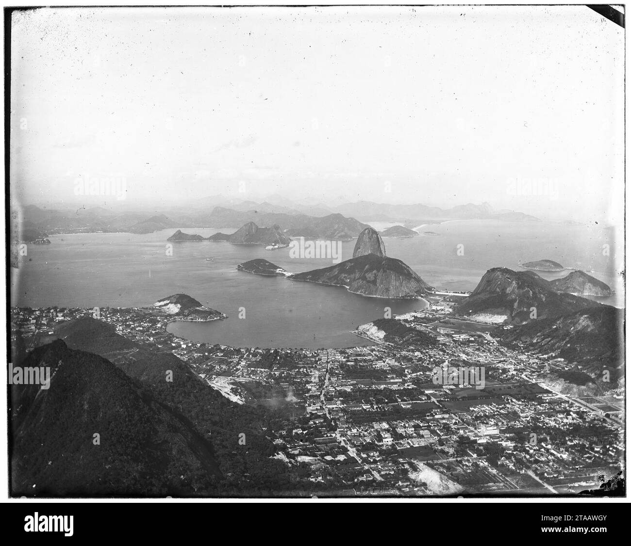 Vista da Baía de Guanabara, do Pão de Açúcar e do bairro de Botafogo a partir do Corcovado - 2. Banque D'Images