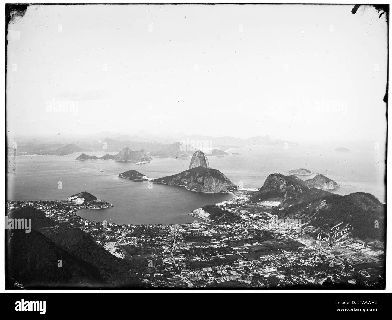 Vista da Baía de Guanabara, do Pão de Açúcar e do bairro de Botafogo a partir do Corcovado - 1. Banque D'Images