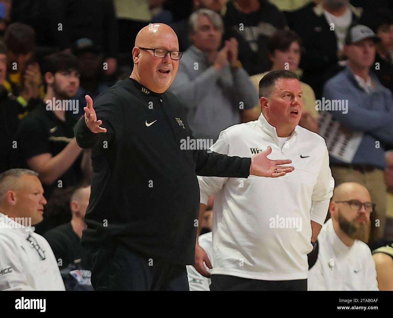 29 novembre 2023 Steve Forbes est l'entraîneurchef de l'université