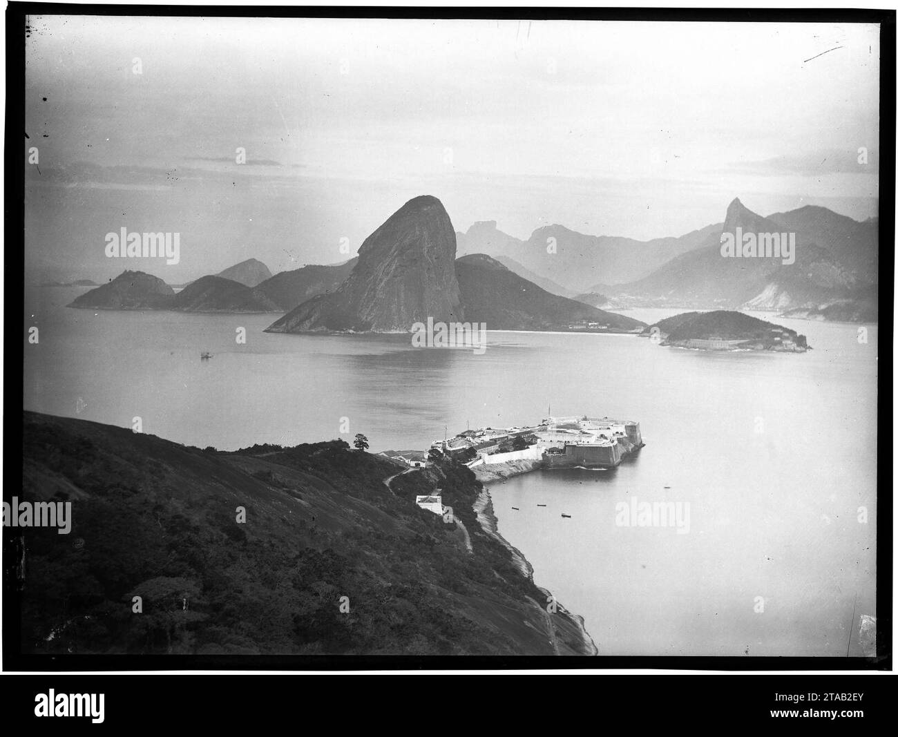Vista do Pão de Açúcar a partir da Fortaleza de Santa Cruz - 2. Banque D'Images