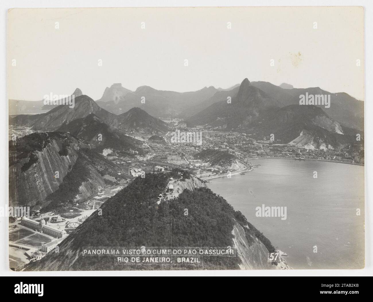 Vista dos bairros de Botafogo e Urca ; tomada do cume do Pão de Açúcar (007A5P3F13-013). Banque D'Images