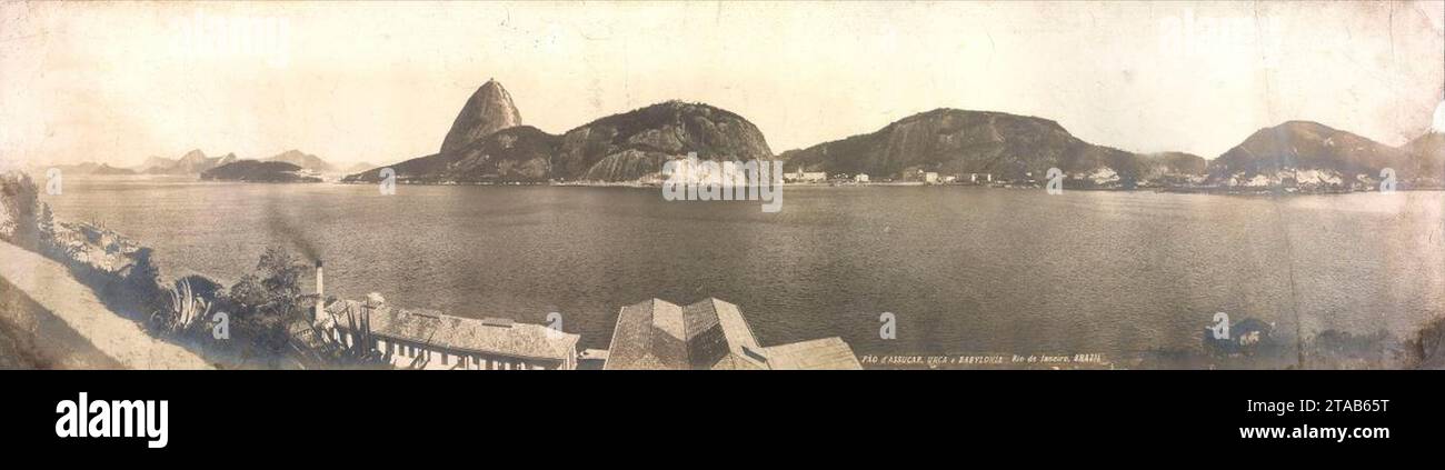 Vista panorâmica do Pão de Açúcar através do Morro da Babilônia. Banque D'Images