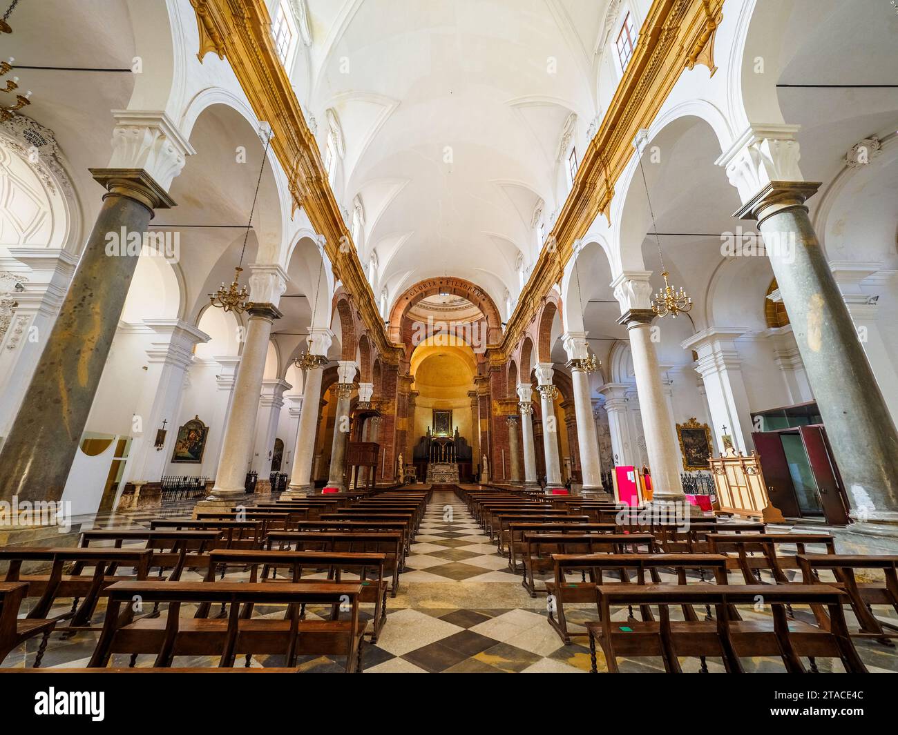 Nef principale - Duomo di San Tommaso di Canterbury (Paroisse de St. Église mère Thomas de Canterbury) à Marsala - Sicile, Italie Banque D'Images