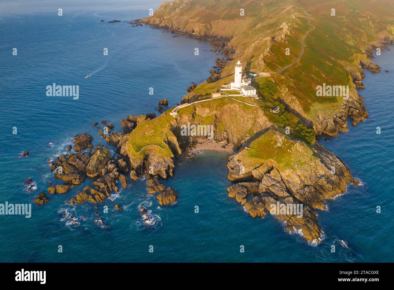 Vue aérienne du point de départ et du phare, South Hams, Devon, Angleterre. Automne (septembre) 2021. Banque D'Images
