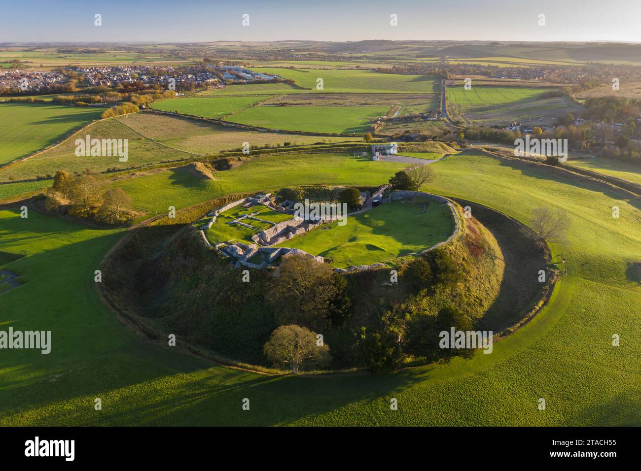 Vue aérienne de Old Sarum, Salisbury, Wiltshire, Angleterre. Automne (novembre) 2021. Banque D'Images