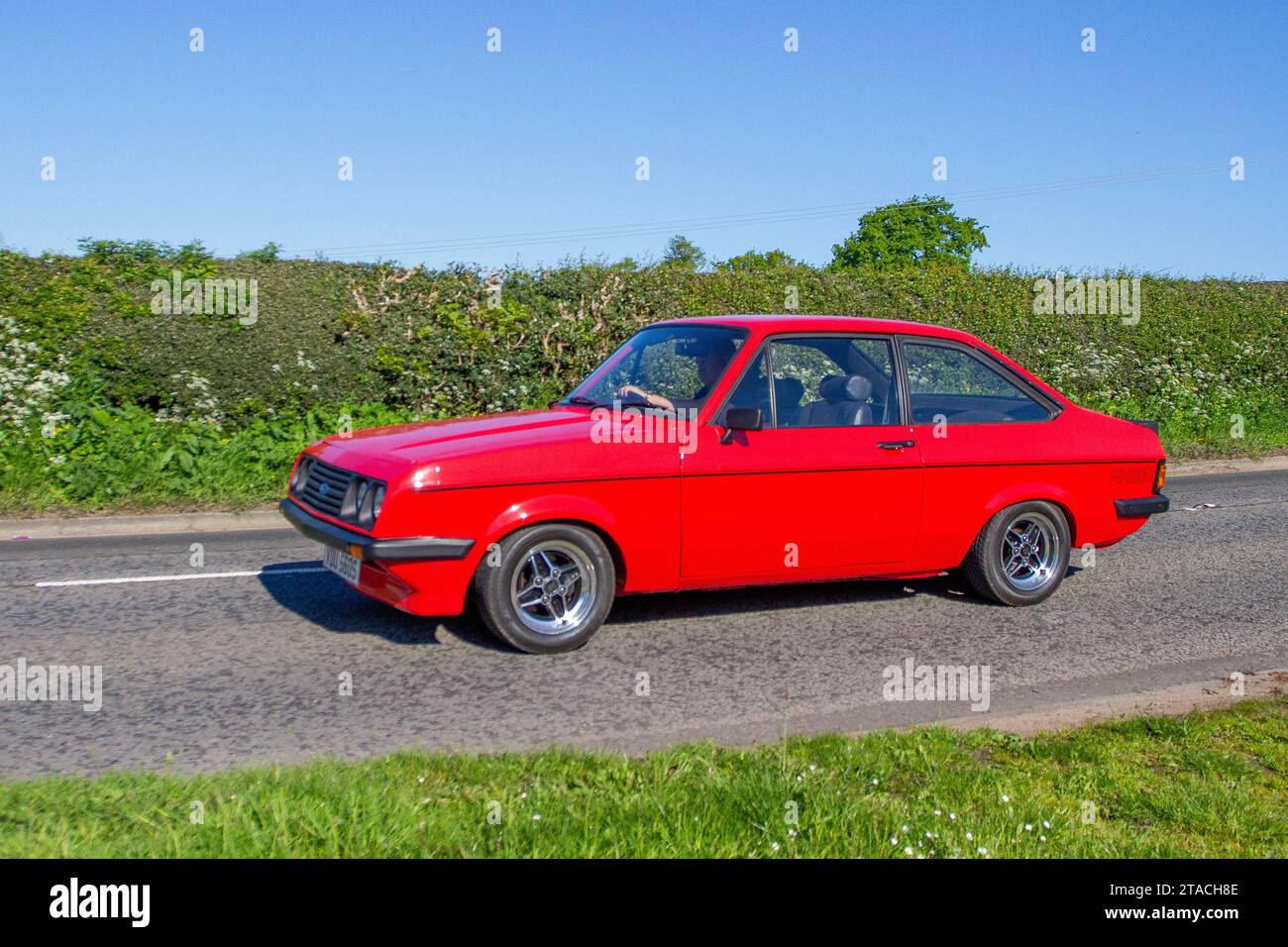 Années 1977 70 seventies Rouge Ford RS2000 2dr ; Vintage, moteurs classiques restaurés, collectionneurs d'automobiles amateurs d'automobile, voitures anciennes voyageant dans le Cheshire, Royaume-Uni Banque D'Images
