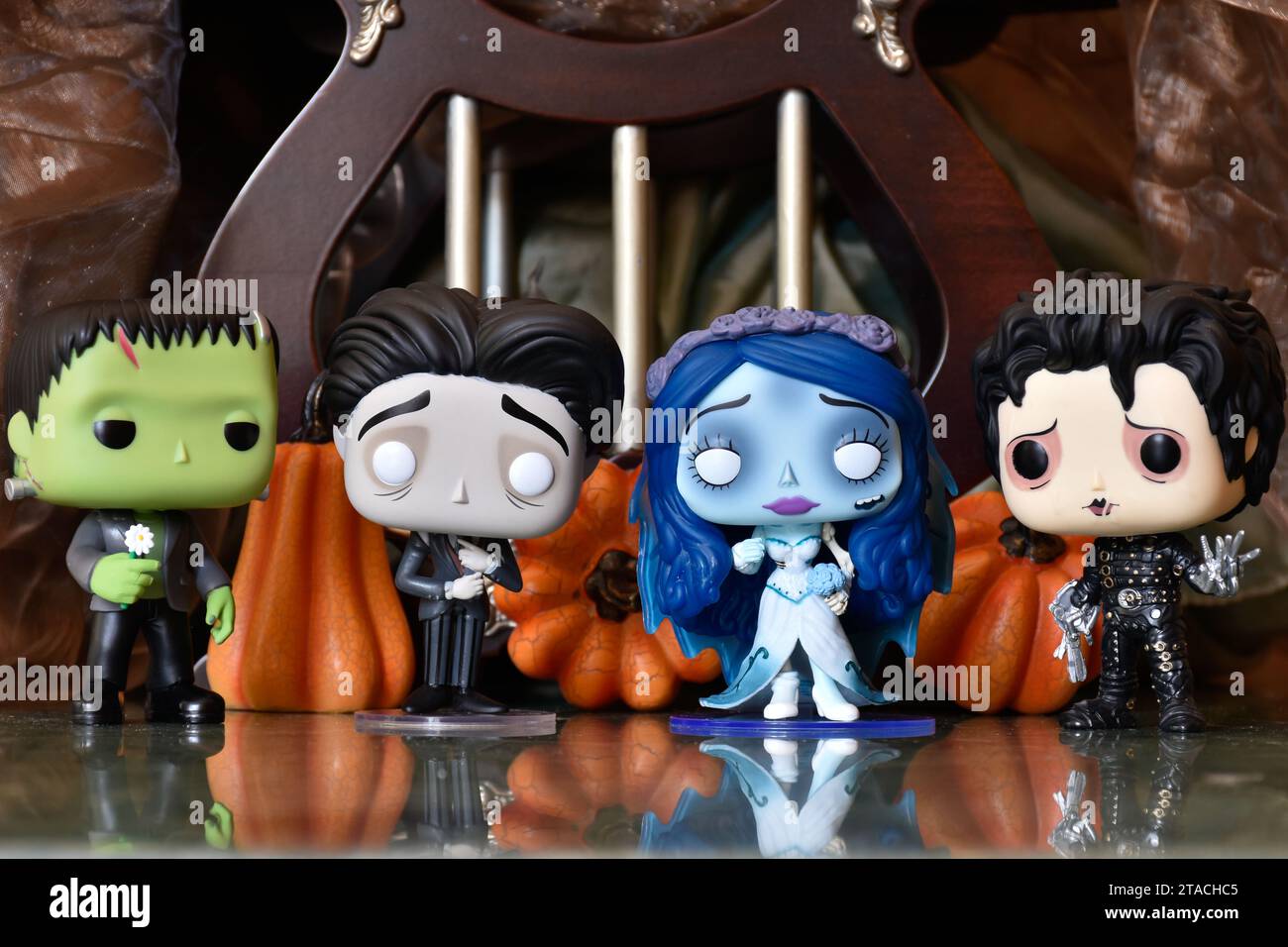Funko Pop figurines d'action des personnages d'horreur le monstre de Frankenstein, Edward Scissorhands, Emily et Victor de Corpse bride. Décorations d'Halloween. Banque D'Images