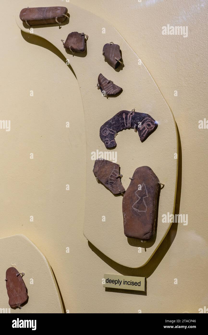 Pierres incisées comme art indigène amérindien au musée préhistorique de l'USU Eastern à Price, Utah. Banque D'Images