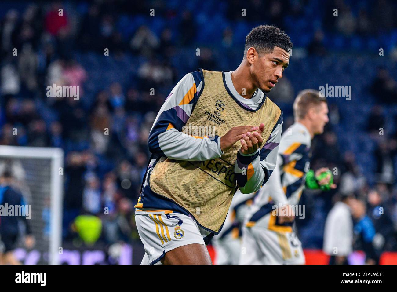 MADRID, ESPAGNE - 29 NOVEMBRE : Jude Bellingham du Real Madrid CF dans l'échauffement lors du match entre le Real Madrid CF et la SSC Napoles de l'UEFA Champions League le 29 novembre 2023 à Santiago Bernabeu à Madrid, Espagne. (Samuel Carreño/Pximages) crédit : PX Images/Alamy Live News Banque D'Images