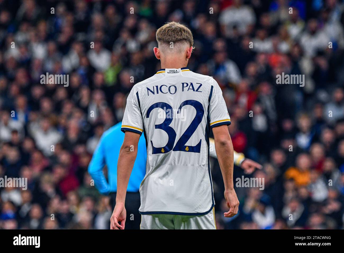 MADRID, ESPAGNE - 29 NOVEMBRE : Nico Paz du Real Madrid CF marche pendant le match entre le Real Madrid CF et la SSC Napoles de l'UEFA Champions League le 29 novembre 2023 à Santiago Bernabeu à Madrid, Espagne. (Samuel Carreño/Pximages) crédit : PX Images/Alamy Live News Banque D'Images