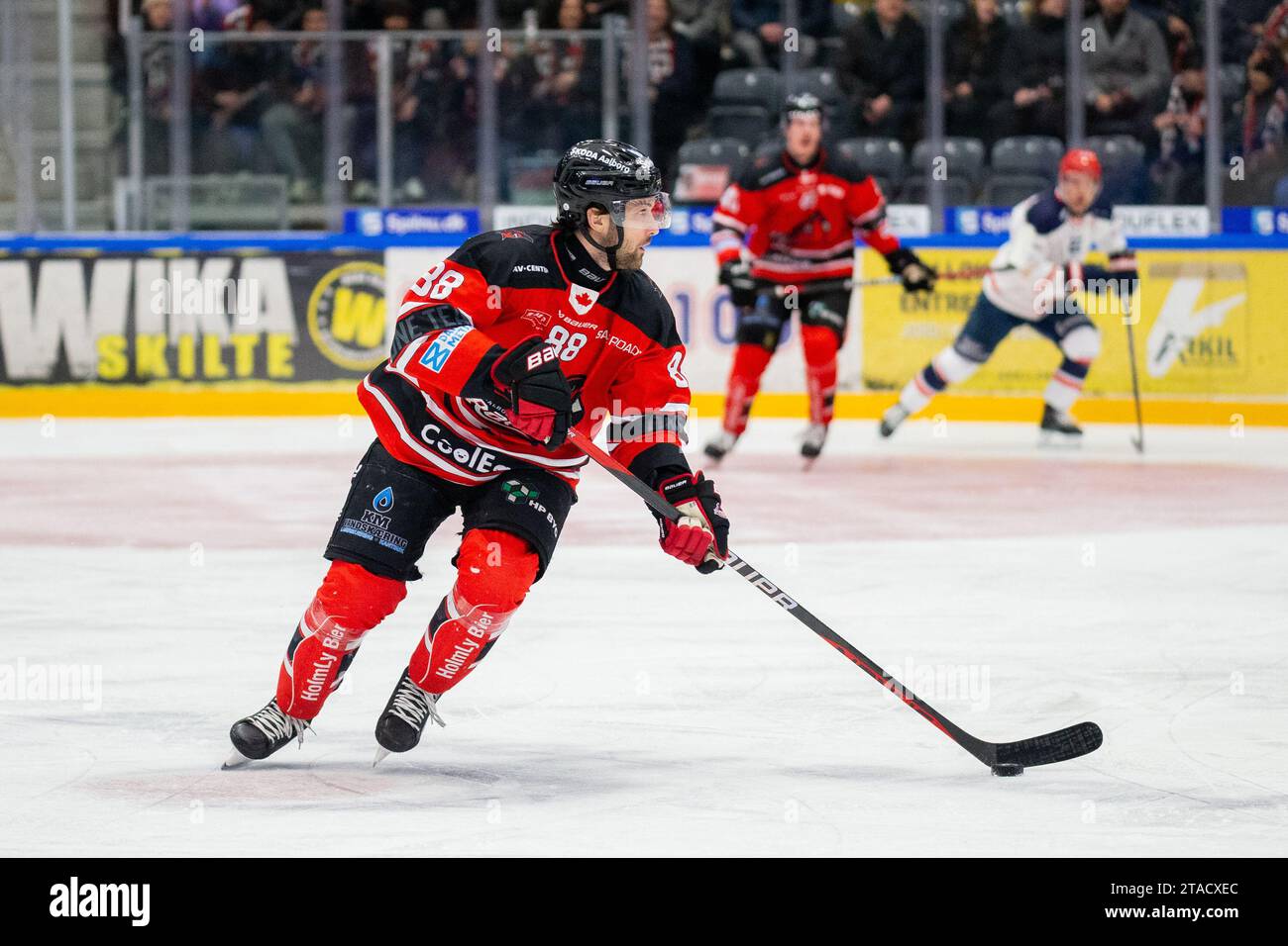 Aalborg, Danemark. 28 novembre 2023. Calder Brooks (88) des Pirates d'Aalborg vu lors du match de hockey sur glace Metal Liga entre les Pirates d'Aalborg et Rungsted Seier Capital au Sparekassen Danmark Isarena à Aalborg. (Crédit photo : Gonzales photo - Balazs Popal). Banque D'Images