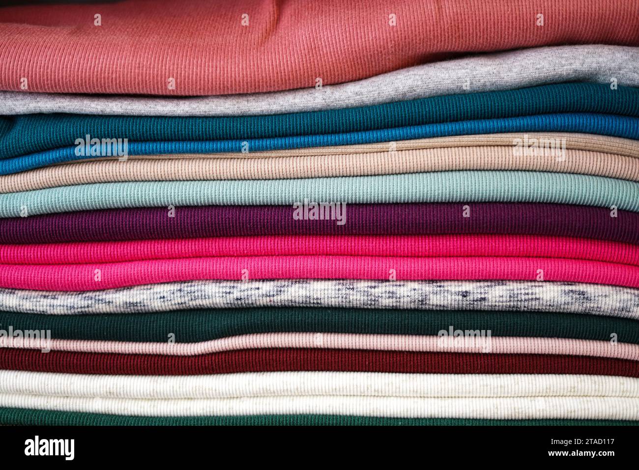 Différents matériaux colorés dans un atelier de couture Banque D'Images