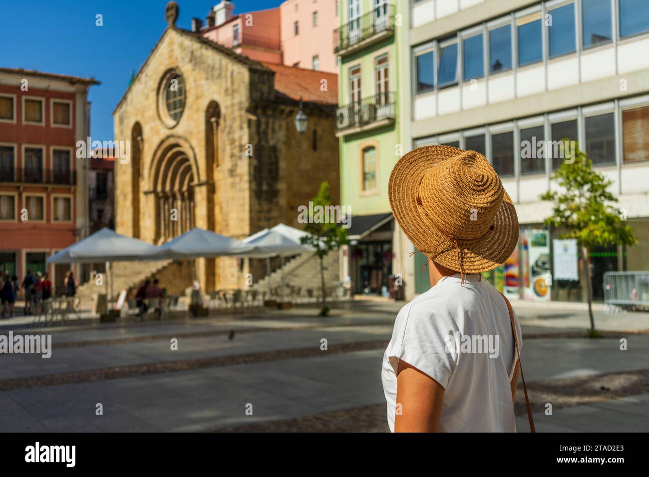 Femme visitant la belle ville, Coimbra, Portugal Banque D'Images