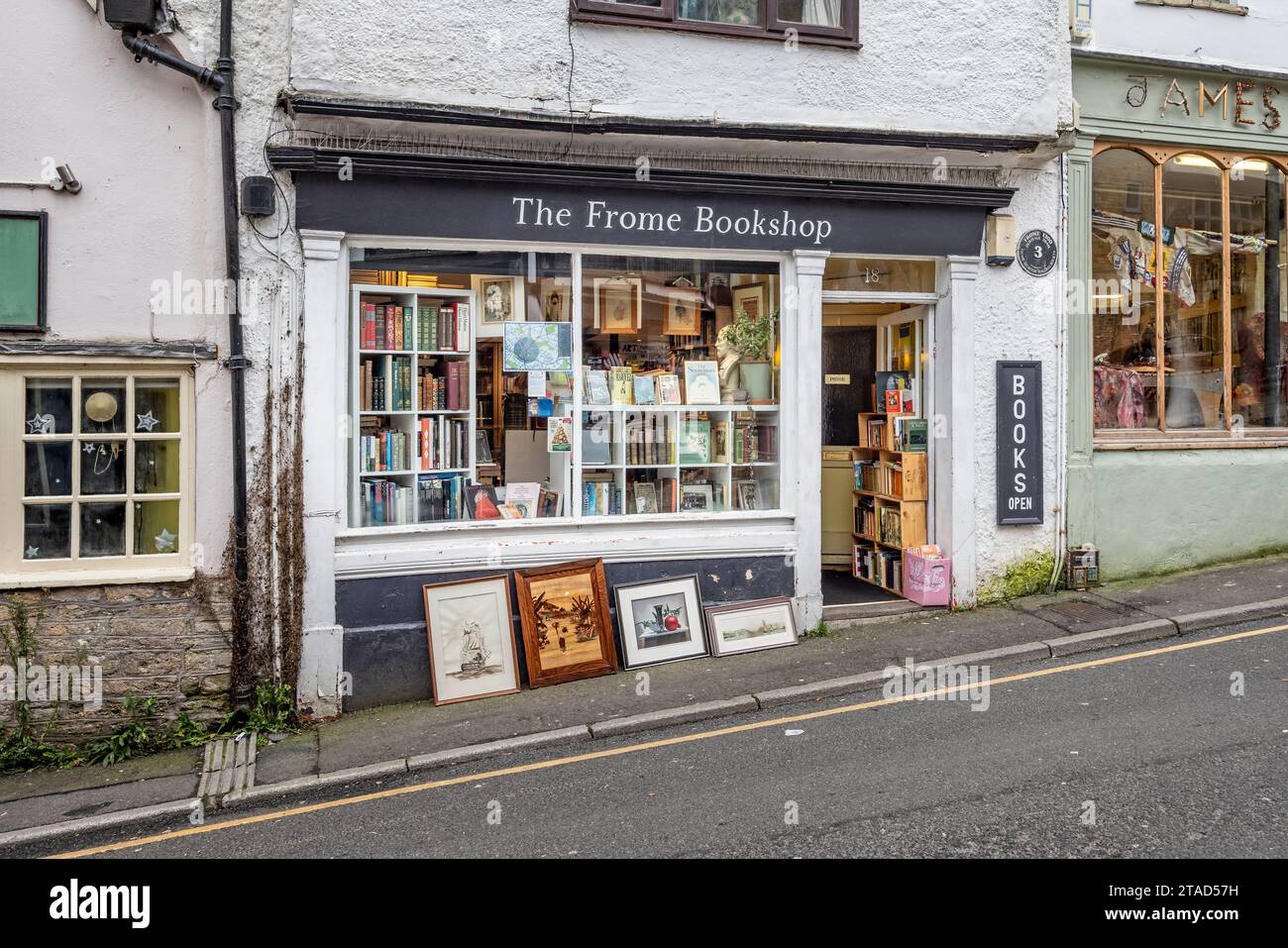 La vitrine de la librairie Frome à King Street, Frome, Somerset, Royaume-Uni, le 30 novembre 2023 Banque D'Images