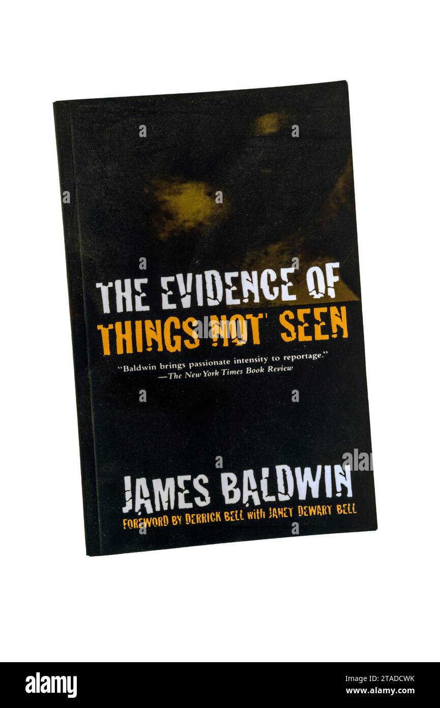 Une copie de poche de la preuve de choses non vues par James Baldwin. Publié pour la première fois en 1985. Banque D'Images