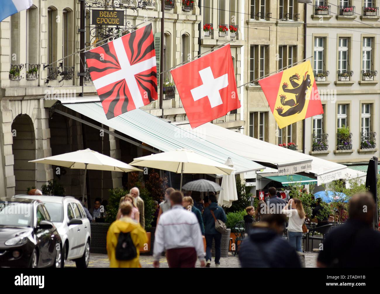 Berne, Suisse - 04 juin 2017 : personnes dans le vieux centre-ville de Berne. Rue commerçante dans la vieille ville médiévale de Berne, Switzerland.er de Berne, Switze Banque D'Images