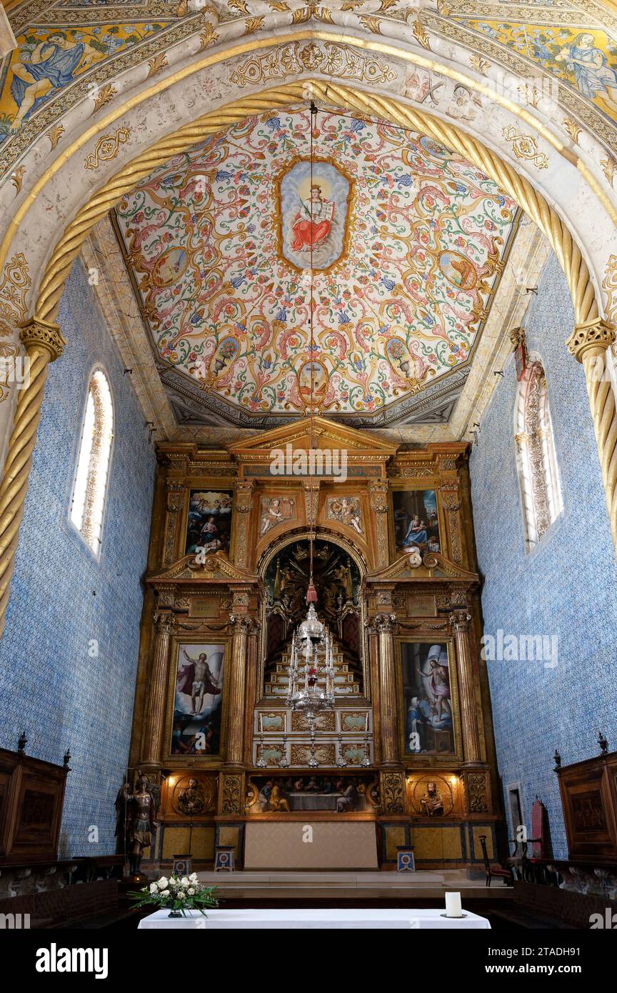 Vue intérieure, autel, chapelle Sao Miguel, Coimbra, Portugal Banque D'Images