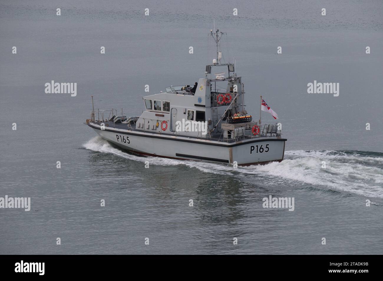 Le bateau d'entraînement rapide HMS EXAMPLE de la classe P2000 Archer de la Royal Navy (P165) est en route Banque D'Images