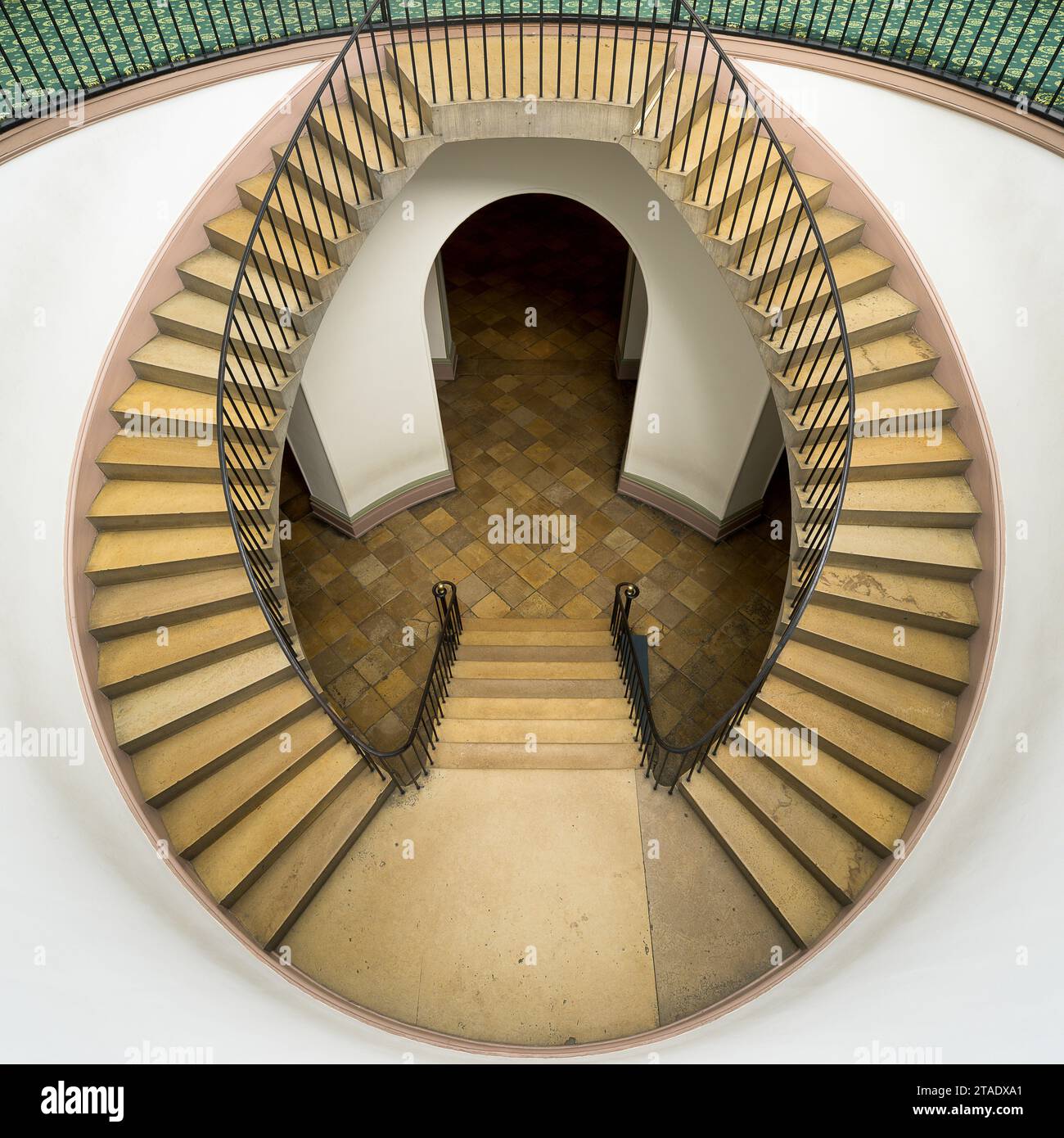 Escalier en calcaire double autoportant du Kentucky dans la rotonde de l'ancien Capitole de l'État à Frankfort, Kentucky Banque D'Images