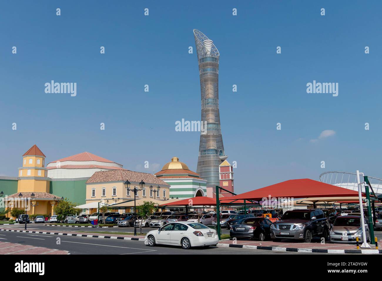 Doha, Qatar, 1 novembre 2023. La tour de la torche et le centre commercial Villaggio Banque D'Images