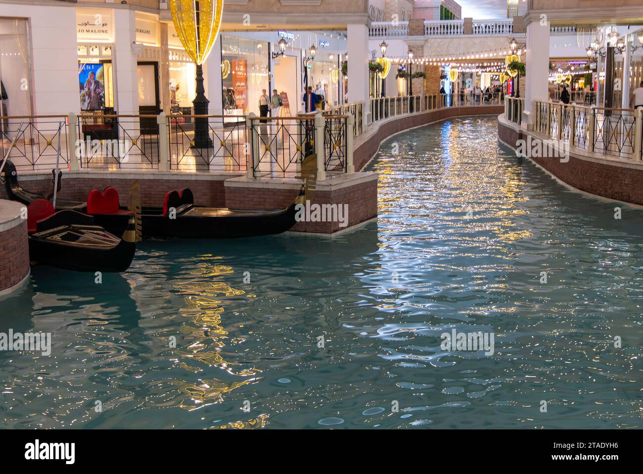 Doha, Qatar, 1 novembre 2023. Intérieur du Villaggio Mall Doha avec son décor vénitien Banque D'Images