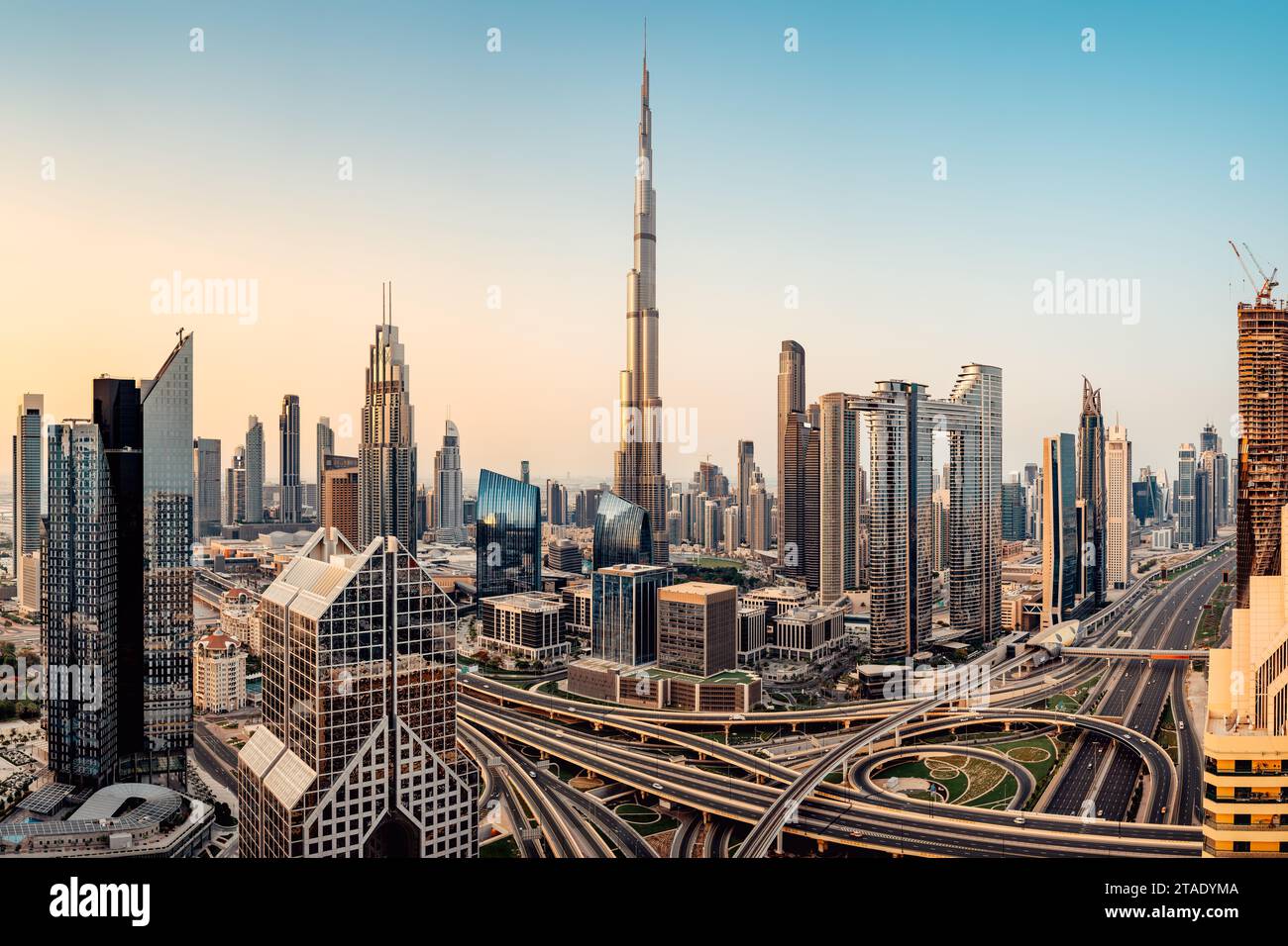 vue panoramique sur l'horizon de dubaï au lever du soleil Banque D'Images