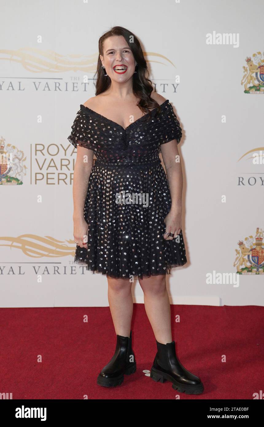 Rosie Jones arrive pour le Royal Variety Performance au Royal Albert Hall de Londres. Date de la photo : jeudi 30 novembre 2023. Banque D'Images