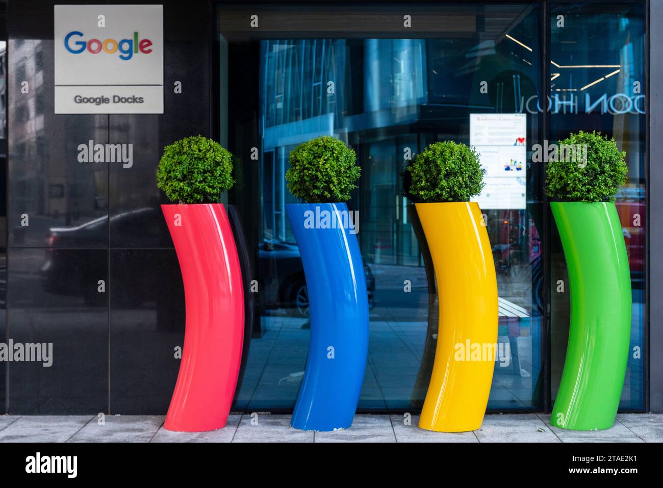 République d'Irlande, Comté de Dublin, Dublin, zone des docklands, entrée du bâtiment Google Banque D'Images