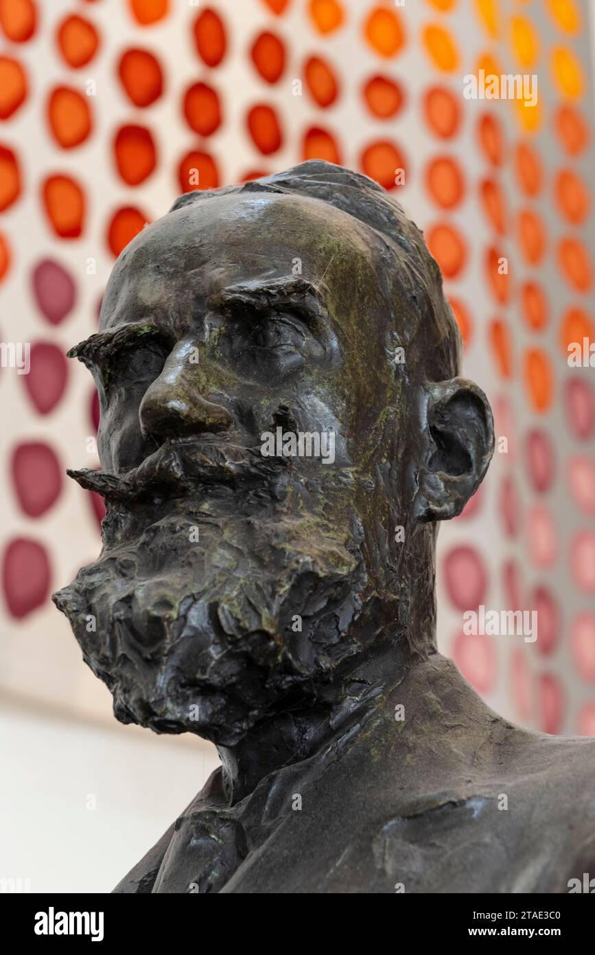 République d'Irlande, Comté de Dublin, Dublin, National Gallery of Ireland, National Painting Museum, bronze représentant George Bernard Shaw par le sculpteur Prince Paul Troubetzkoy Banque D'Images