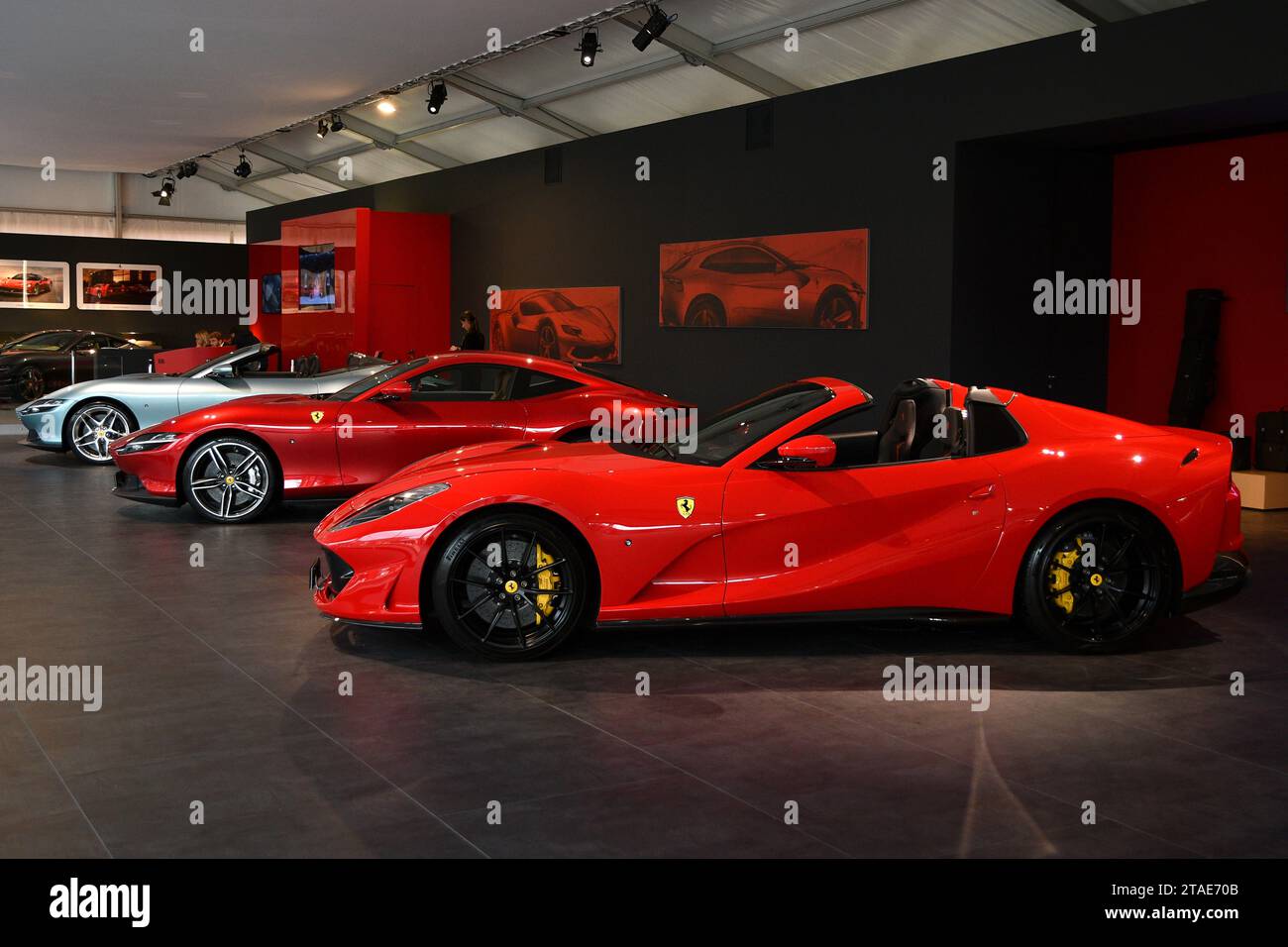 Scarperia, Mugello - 28 octobre 2023 : Ferrari 812 GTS exposée lors des Ferrari World finals 2023 au circuit de Mugello en Italie. Banque D'Images