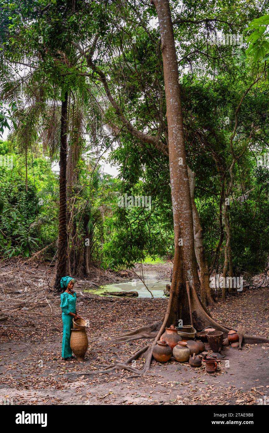 Femme diola Banque de photographies et d’images à haute résolution - Alamy
