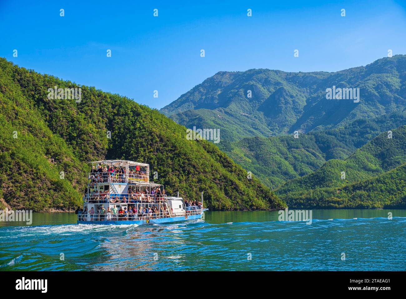 Albanie, province de Shkoder, Koman, lac Koman, lac artificiel sur la rivière Drin, traversée en ferry de Koman à Fierze Banque D'Images