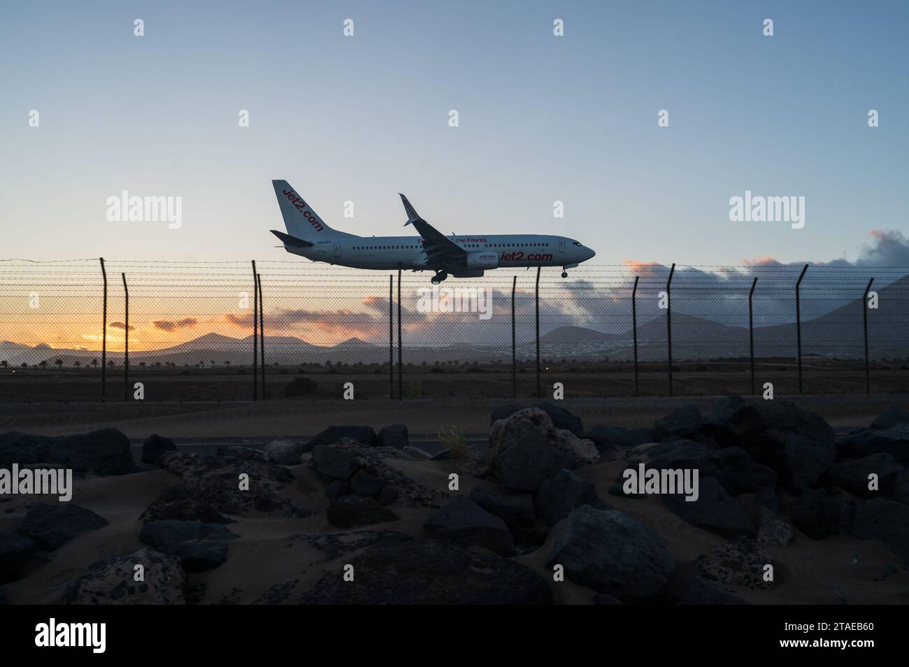 Avion atterrissant à l'aéroport de Lanzarote, Îles Canaries, Espagne Banque D'Images