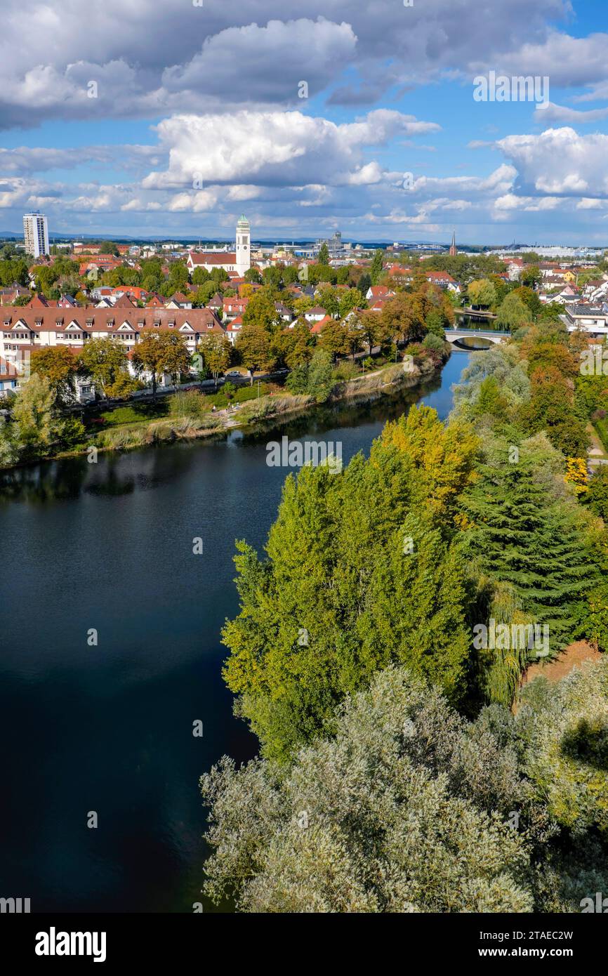 Allemagne, Bade Wurtemberg, Kehl, depuis la tour panoramique Weißtannenturm, branche du Vieux Rhin, la ville Banque D'Images