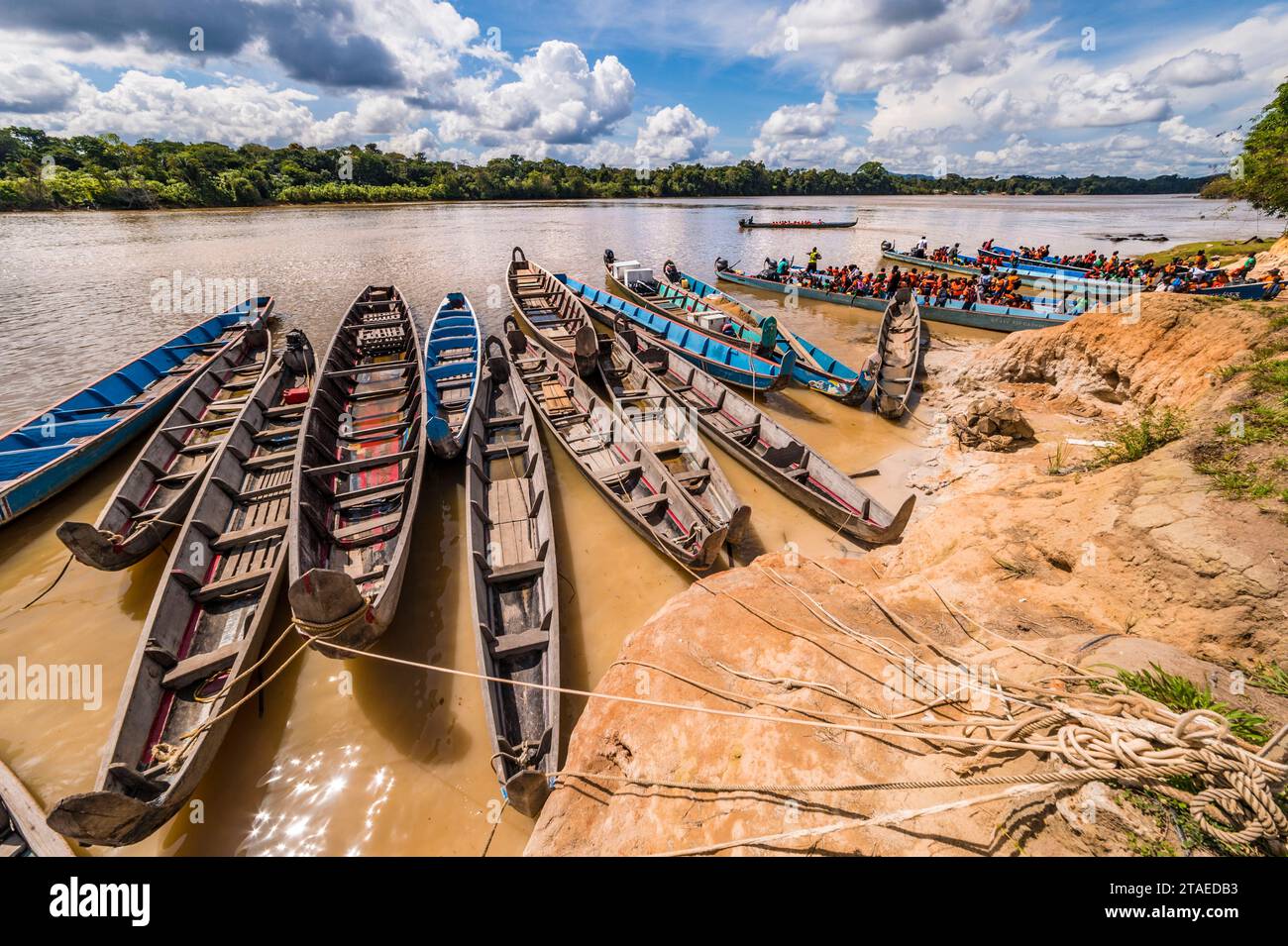 France, Guyane française, Grand Santi, fin d'école et retour aux villages par pirogue Banque D'Images