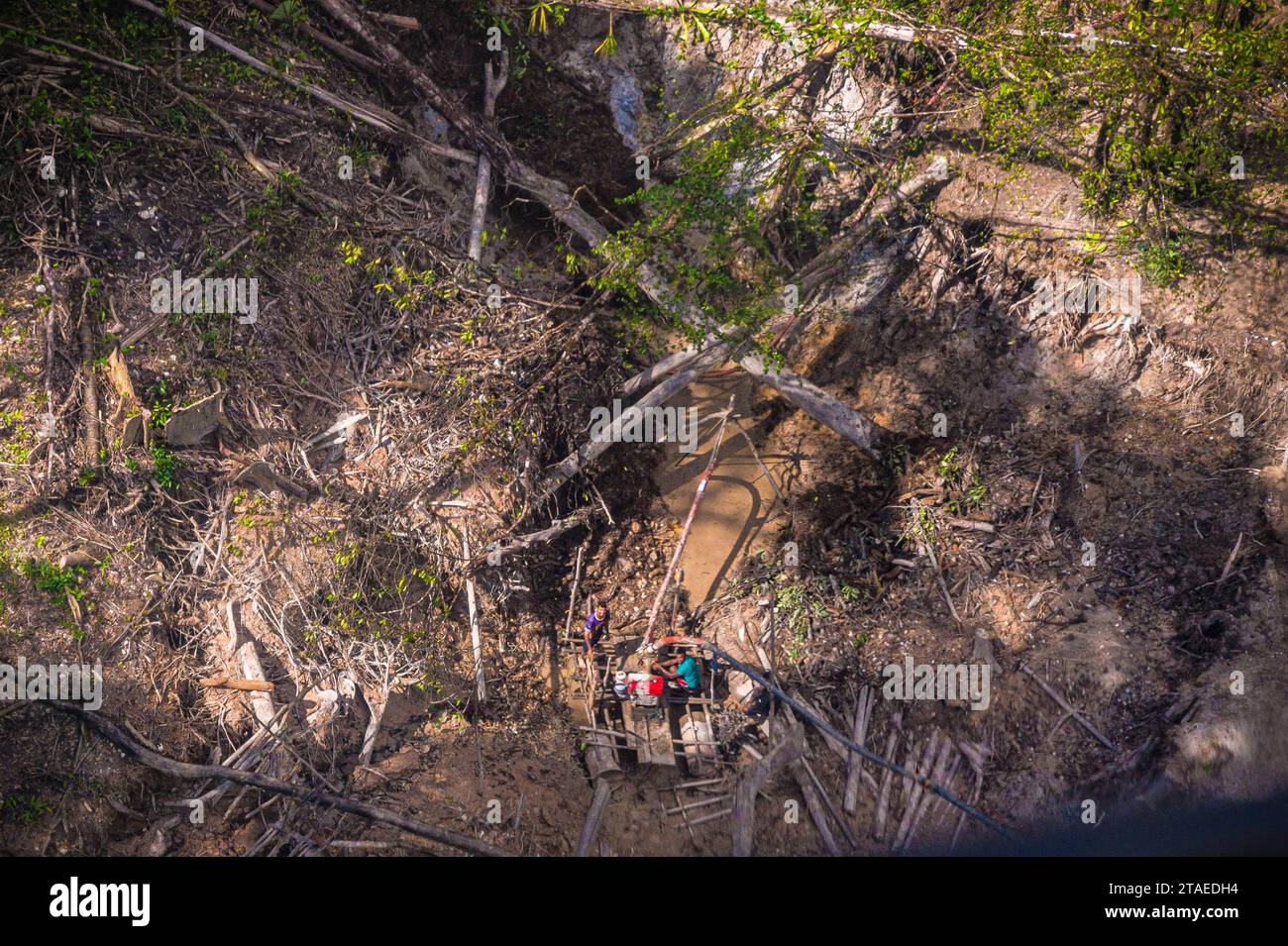 France, Guyane française, Apatou, Nelson site illégal de pêche à l'or, ruisseau Nelson se jetant dans le fleuve Maroni, frontière naturelle avec le Suriname(vue aérienne) Banque D'Images