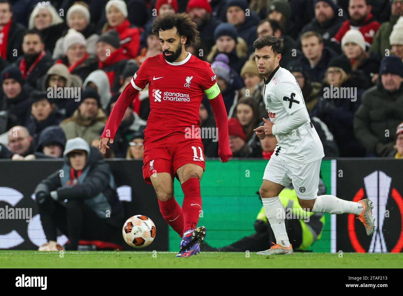 Mohamed Salah #11 de Liverpool en action lors du match de l'UEFA Europa League Group E Liverpool vs LASK à Anfield, Liverpool, Royaume-Uni, le 30 novembre 2023 (photo de Mark Cosgrove/News Images) crédit : News Images LTD/Alamy Live News Banque D'Images