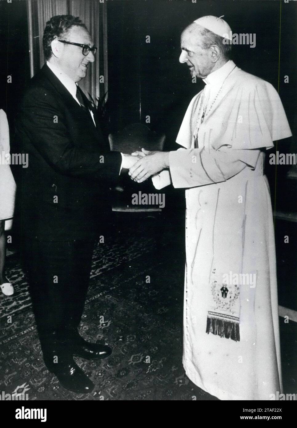 3 juin 1975, Rome, Italie : le secrétaire d'Etat américain HENRY KISSINGER rencontre le PAPE PAUL VI Le président Ford a terminé son long voyage d'une semaine en Europe aujourd'hui par une visite largement cérémonielle à Rome pour des entretiens avec le président Giovanni Leone et le pape Paul VI (Image de crédit : © Keystone Press Agency/ZUMA Press Wire) USAGE ÉDITORIAL SEULEMENT! Non destiné à UN USAGE commercial ! Banque D'Images