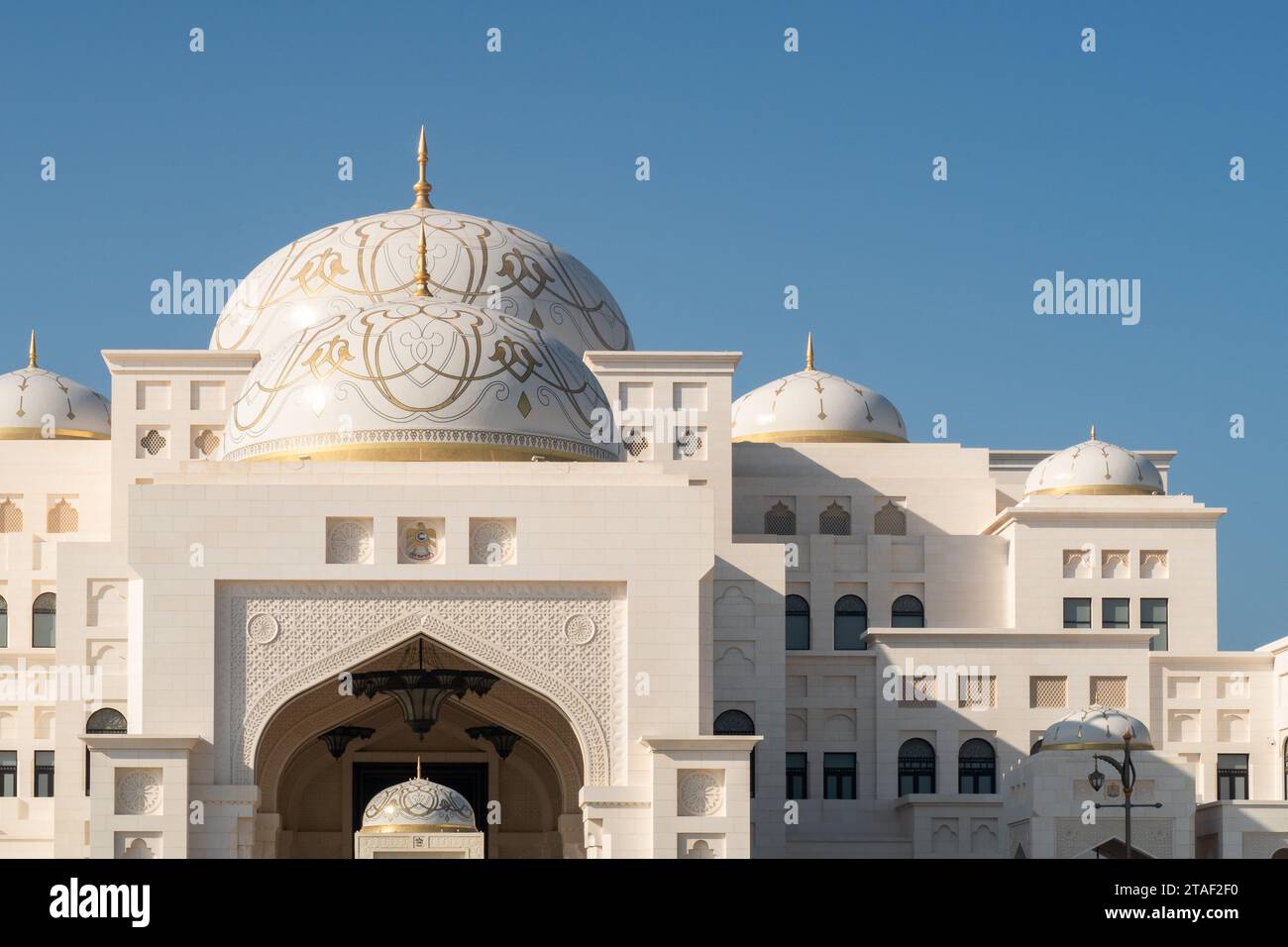 Abu Dhabi, Émirats arabes Unis, 08.02.2020. Palais présidentiel des Émirats arabes Unis Qasr Al Watan, ouvert au public, extérieur extérieur vue asymétrique du bâtiment. Banque D'Images