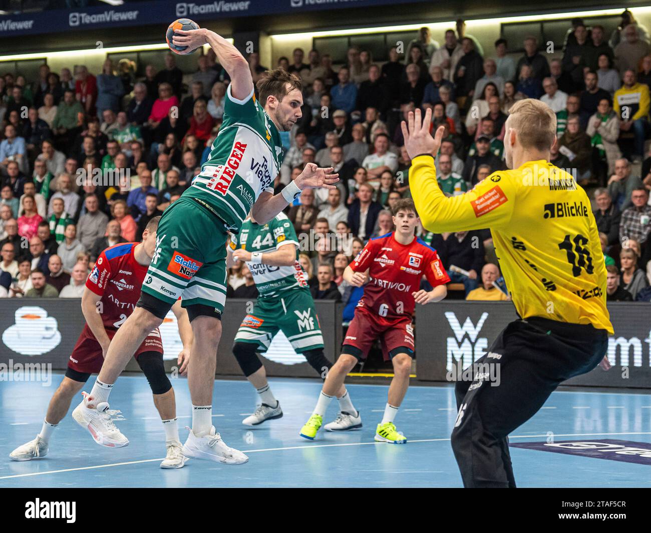 Goeppingen, Deutschland. 30 novembre 2023. Josip Sarac (Frisch auf Goeppingen, #13) verwandelt einen Kempa, Frisch Auf Goeppingen vs HBW Balingen-Weilstetten, 1. Bundesliga, Handball, Herren, 30.11.2023 photo : EIBNER/Michael Schmidt crédit : dpa/Alamy Live News Banque D'Images