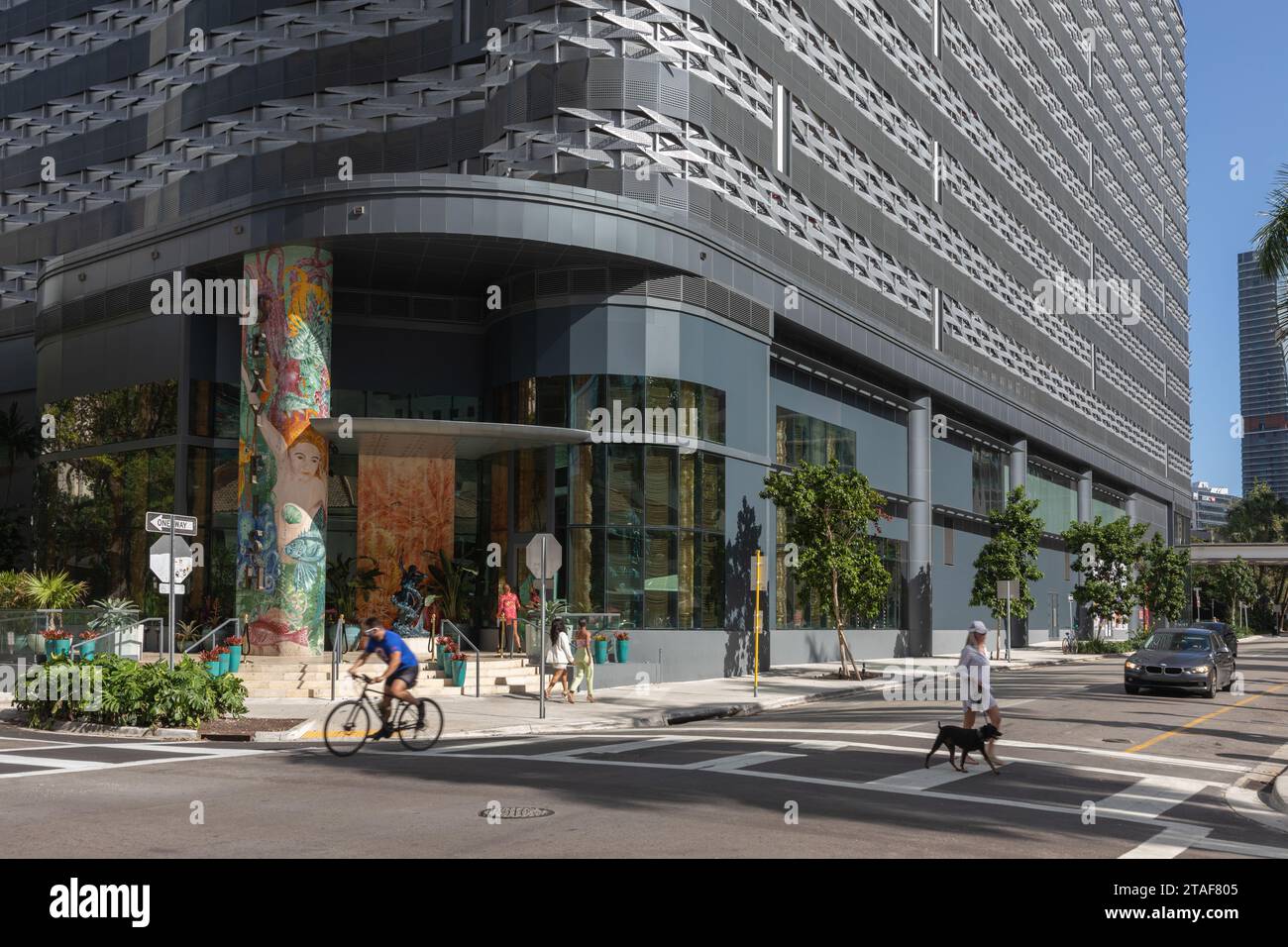 Vie urbaine à South Miami Avenue, Miami, Floride, États-Unis Banque D'Images