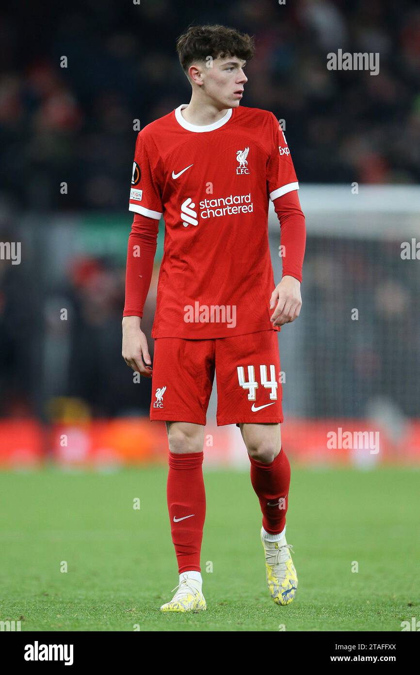 Liverpool, Royaume-Uni. 30 novembre 2023. Luke Chambers de Liverpool regarde. UEFA Europa League Group E Match, Liverpool contre Lask à Anfield à Liverpool le jeudi 30 novembre 2023. Cette image ne peut être utilisée qu'à des fins éditoriales. Usage éditorial uniquement. photo de Chris Stading/Andrew Orchard photographie sportive/Alamy Live News crédit : Andrew Orchard photographie sportive/Alamy Live News Banque D'Images