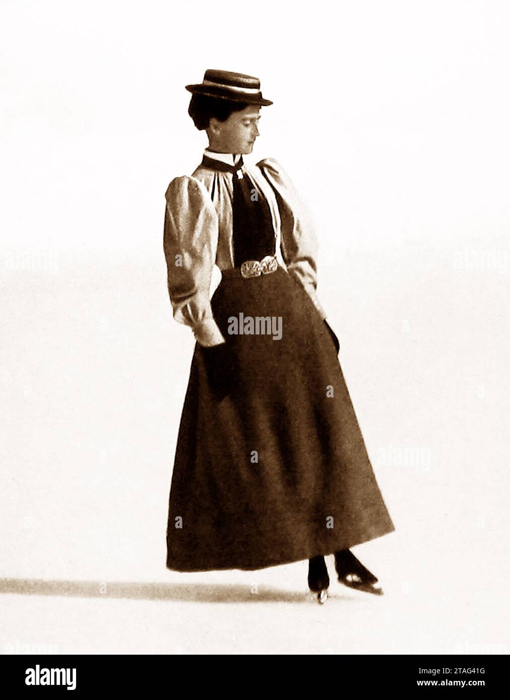 Patineuse figurative Lady faisant un bord extérieur arrière, période victorienne Banque D'Images