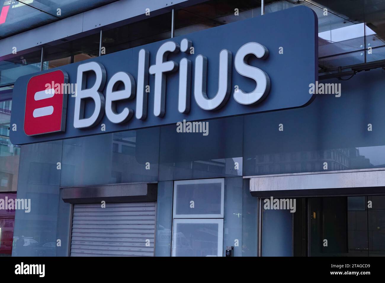 Bruxelles, Brabant, Belgique 11 17 2023 - gros plan matinal sur l'entrée du siège de la banque Belfius Finance avec logo Banque D'Images