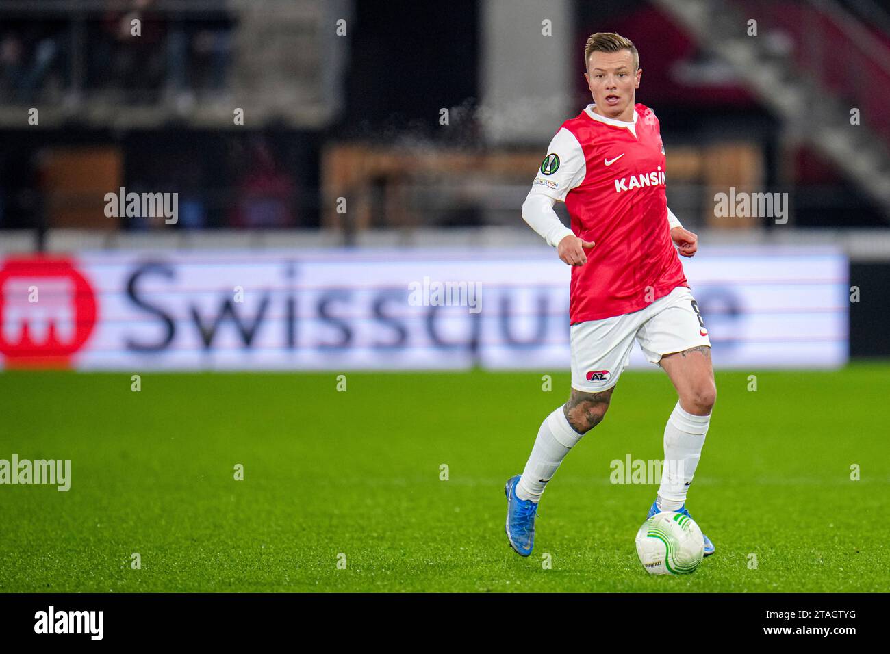 Alkmaar, Niederlande. 30 novembre 2023. Jordy Clasie de l'AZ Alkmaar court avec le ballon lors du match Groupe E - UEFA Europa Conference League 2023/24 entre AZ Alkmaar et HSK Zrinjski le 30 novembre 2023 à Alkmaar, pays-Bas Credit : dpa/Alamy Live News Banque D'Images