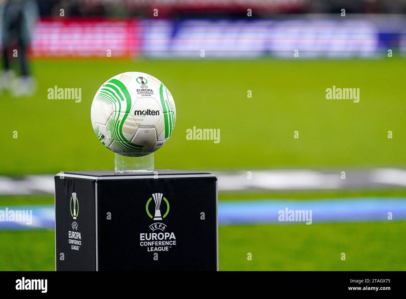 Alkmaar, Niederlande. 30 novembre 2023. Ballon de match officiel fondu lors du match Groupe E - UEFA Europa Conference League 2023/24 entre AZ Alkmaar et HSK Zrinjski le 30 novembre 2023 à Alkmaar, pays-Bas Credit : dpa/Alamy Live News Banque D'Images