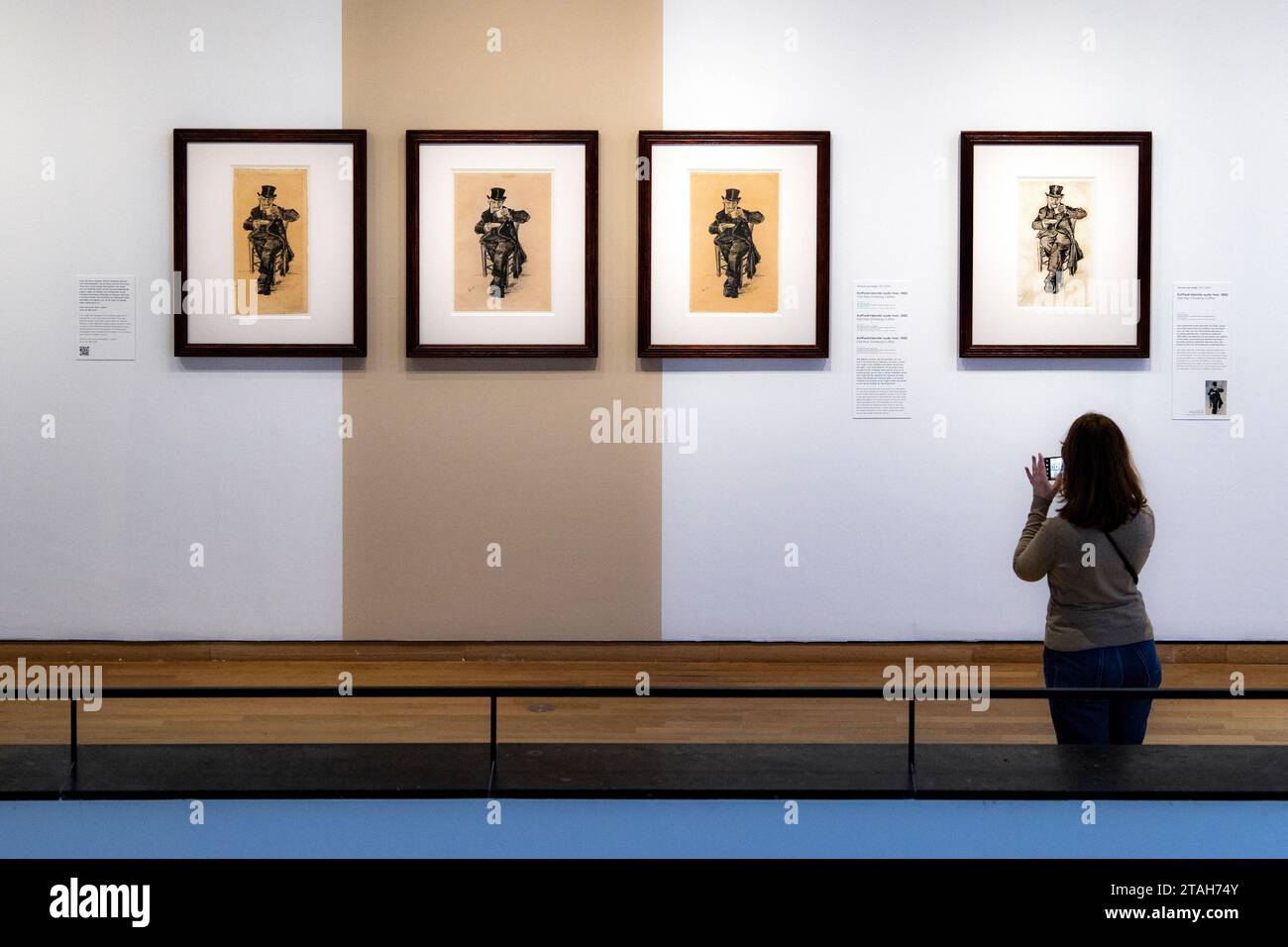 AMSTERDAM - le vieil homme buvant du café dans le musée Van Gogh. La série rare et complète de trois lithographies (gravures sur pierre) de Vincent van Gogh's Coffee Drinking Old Man en 1882 est maintenant ensemble dans le musée pour la première fois. ANP RAMON VAN flymen netherlands Out - belgique Out Banque D'Images